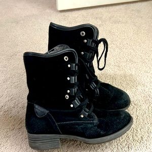 Warm and comfortable Aldo boots.